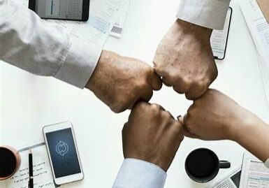 Estrategias de liderazgo en la gestión de equipos Estrategias de liderazgo en la gestión de equipos